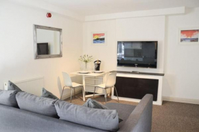 Modern 1 bedroom apartment close to Penzance town centre.